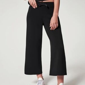 Spanx AirEssential Cropped Wide Leg Pant in Black Petite M